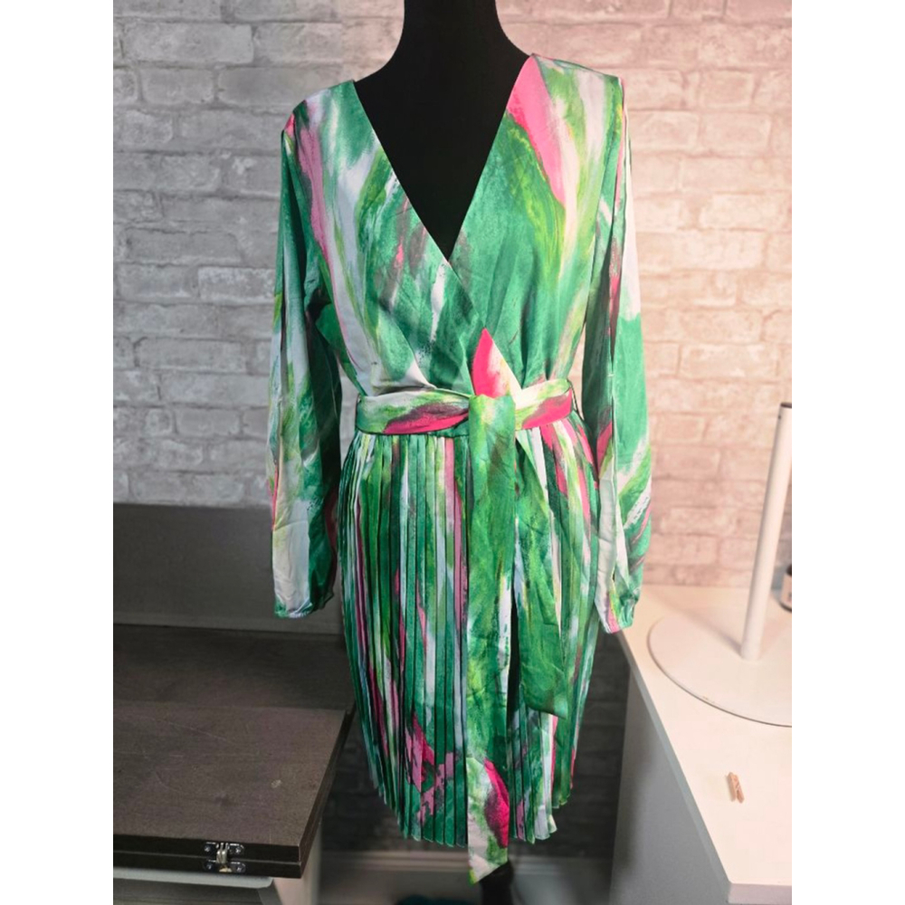 CLEARANCE SALE Milk & Honey M Green Pink Abstract Long Sleeve Pleated Dress